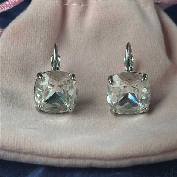 Kate Spade Silver Tone Square Cushion-Cut Crystal Drop Earrings Lever-back Close - Picture 4 of 12